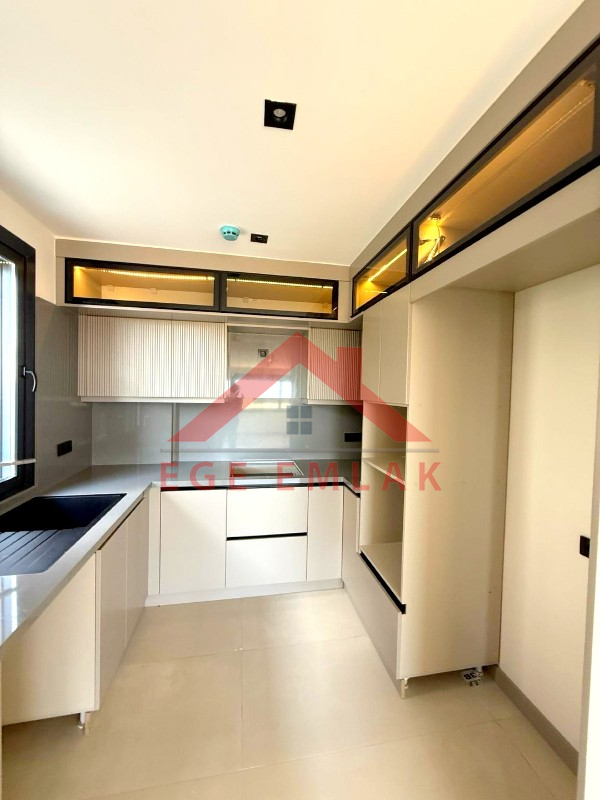 Didim Efeler Mahallesinde Site İçerisinde Satılık 3+1 Villa