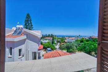 Kıbrıs Girne Ozanköy'de Restorasyona Uygun Tarihi Ev