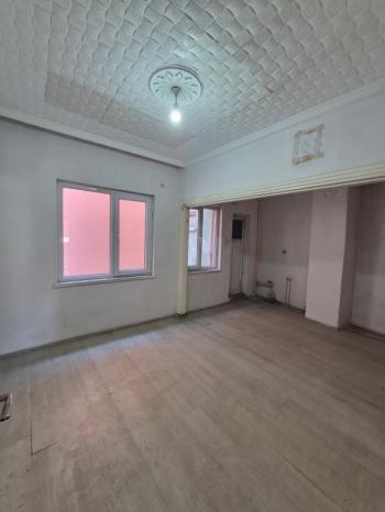 AFYON ÜÇOK EMLAKTAN YUNUS EMRE MAH CADDE ÜZERİ KİRALIK 2+1 DAİRE 