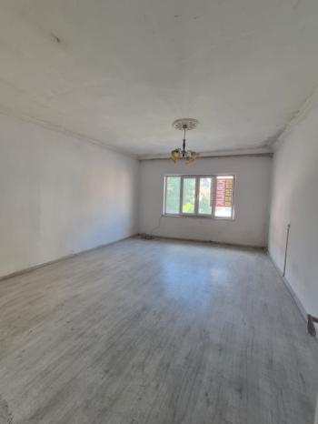 AFYON ÜÇOK EMLAKTAN YUNUS EMRE MAH CADDE ÜZERİ KİRALIK 2+1 DAİRE 