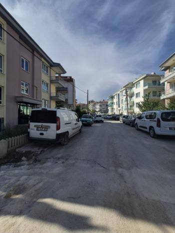  AFYON ÜÇOK EMLAKTAN MAREŞAL FEVZİ ÇAKMAK MAH 2+1 100M²  BAKIMLI MASRAFSIZ SATILIK DAİRE