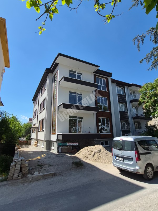 AFYON ÜÇOK EMLAKTAN KOCATEPE MAH 2+1 85M² TEMİZ BAKIMLI SIFIR  SATILIK DAİRE 