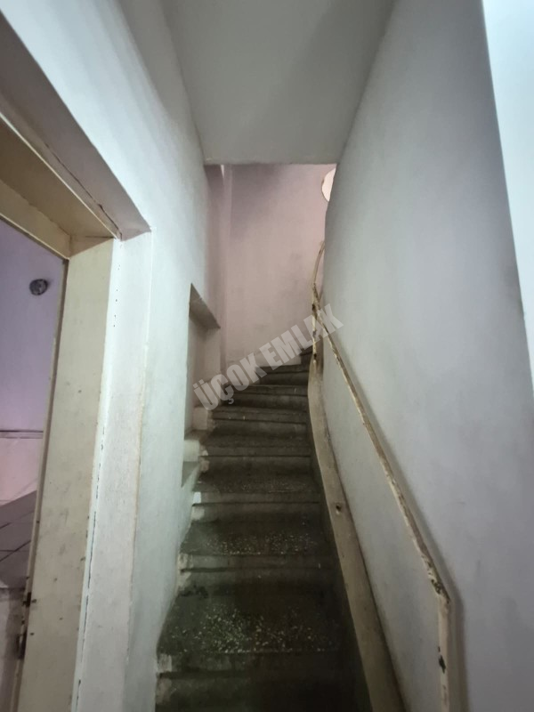 AFYON ÜÇOK EMLAKTAN YUNUS EMRE MAH CADDE ÜZERİ KİRALIK 2+1 DAİRE 