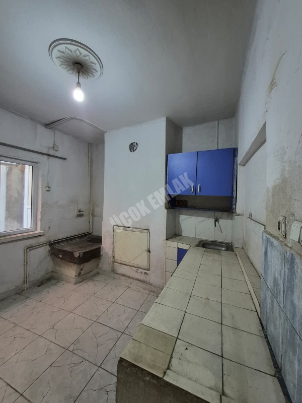 AFYON ÜÇOK EMLAKTAN YUNUS EMRE MAH CADDE ÜZERİ KİRALIK 2+1 DAİRE 
