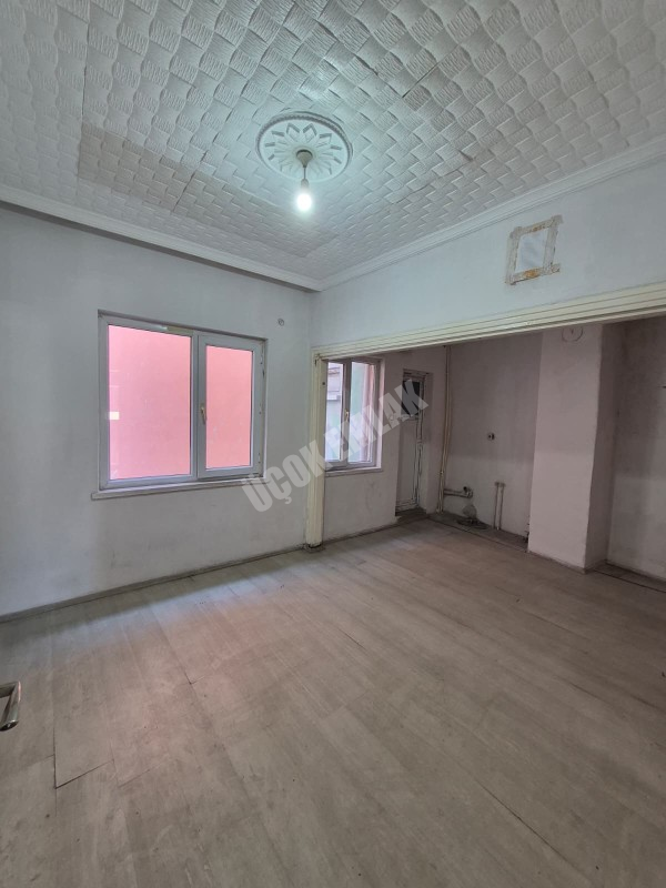 AFYON ÜÇOK EMLAKTAN YUNUS EMRE MAH CADDE ÜZERİ KİRALIK 2+1 DAİRE 