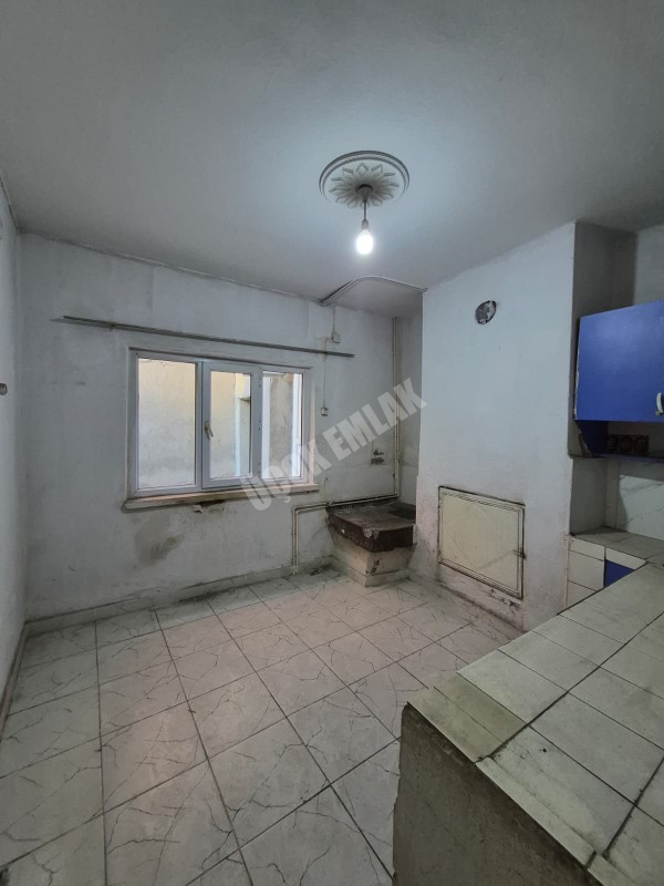 AFYON ÜÇOK EMLAKTAN YUNUS EMRE MAH CADDE ÜZERİ KİRALIK 2+1 DAİRE 