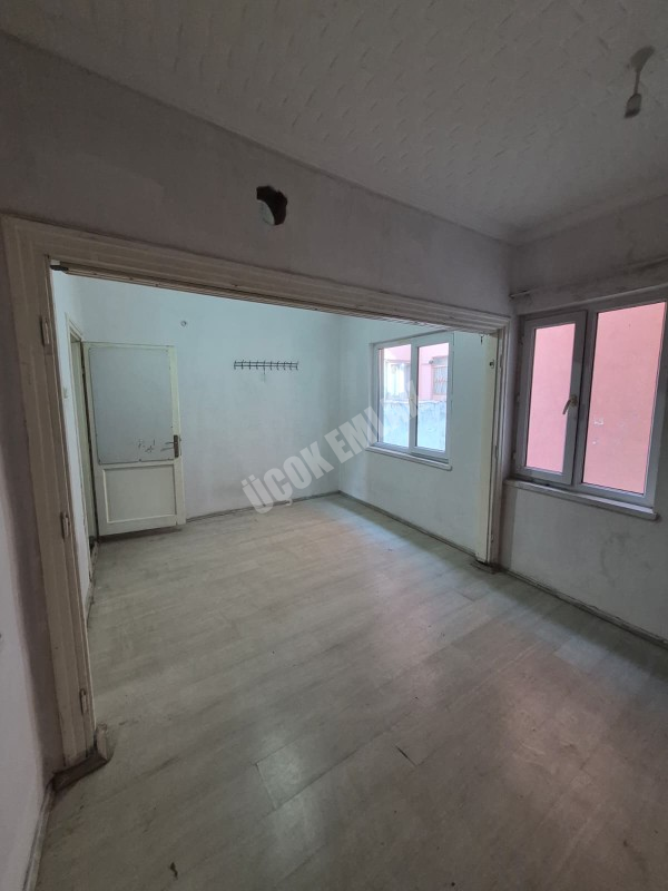 AFYON ÜÇOK EMLAKTAN YUNUS EMRE MAH CADDE ÜZERİ KİRALIK 2+1 DAİRE 