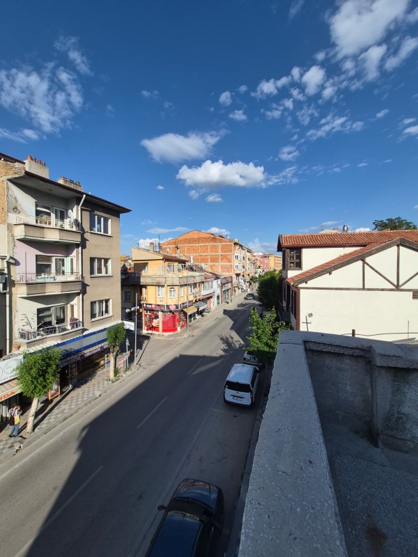 AFYON ÜÇOK EMLAKTAN YUNUS EMRE MAH CADDE ÜZERİ KİRALIK 2+1 DAİRE 