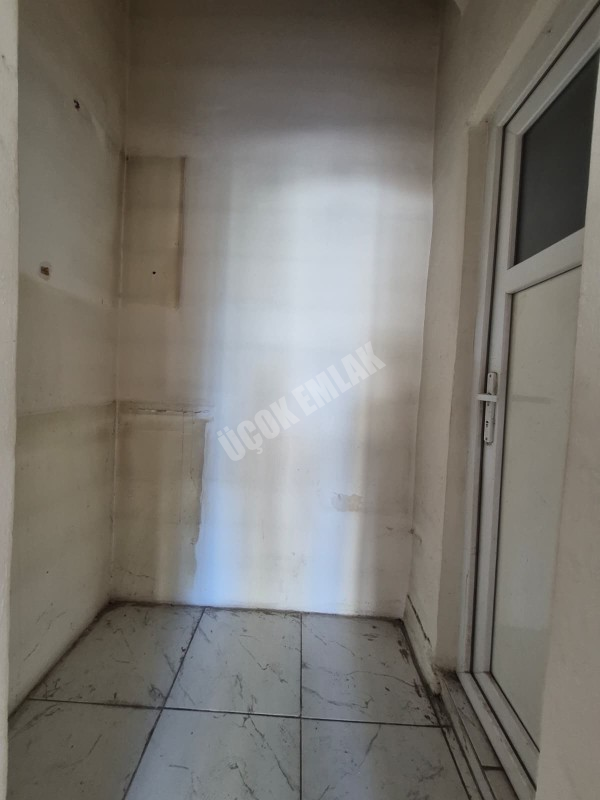 AFYON ÜÇOK EMLAKTAN YUNUS EMRE MAH CADDE ÜZERİ KİRALIK DÜKKAN
