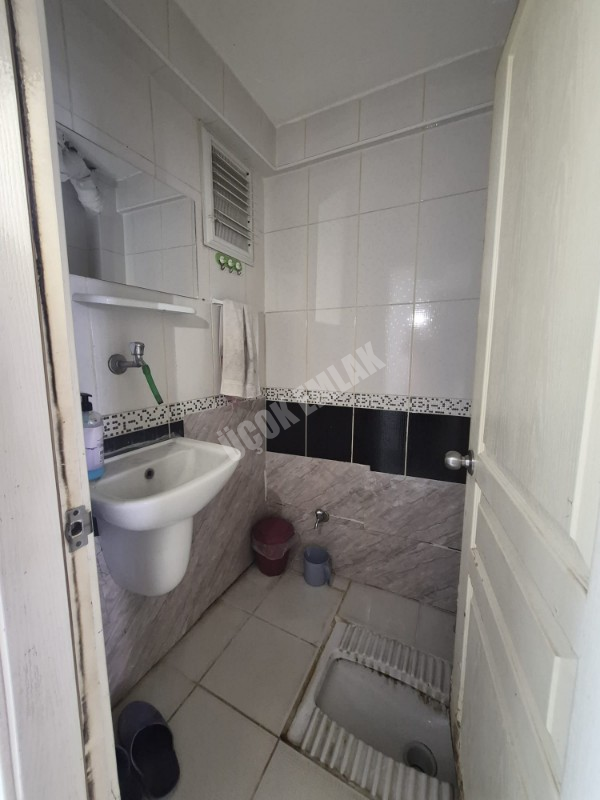  AFYON ÜÇOK EMLAKTAN MAREŞAL FEVZİ ÇAKMAK MAH 2+1 100M²  BAKIMLI MASRAFSIZ SATILIK DAİRE