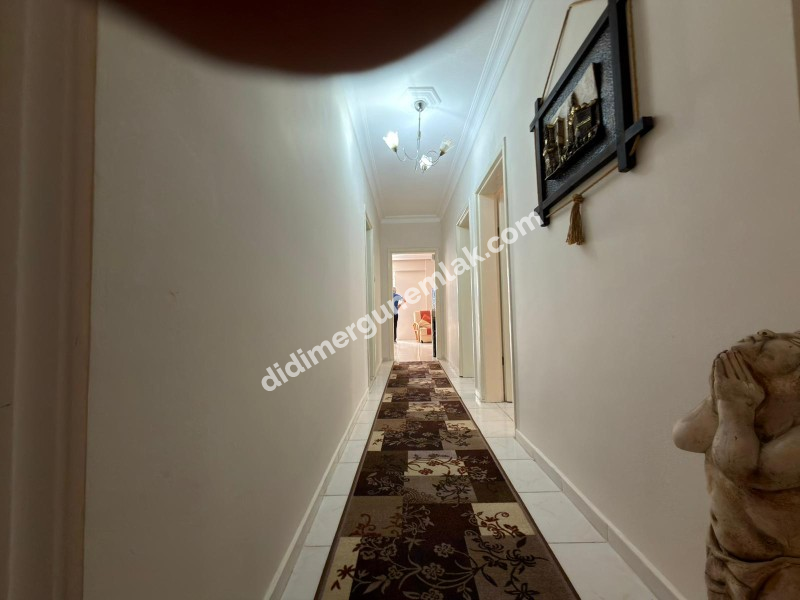 ÇAMLIK MAHALLESİ'NDE | KÖŞE KONUM | EŞYALI | GENİŞ BALKONLU | DENİZE YÜRÜME MESAFESİNDE 2+1 FIRSAT DAİRE!