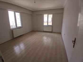 GÜVENAY - ÇORUM ULUKAVAK MAH. DR. SADIK AHMET CADDESİ ÜZERİNDE KİRALIK 3+1 DAİRE