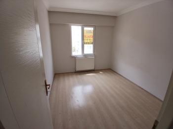 GÜVENAY - ÇORUM ULUKAVAK MAH. DR. SADIK AHMET CADDESİ ÜZERİNDE KİRALIK 3+1 DAİRE