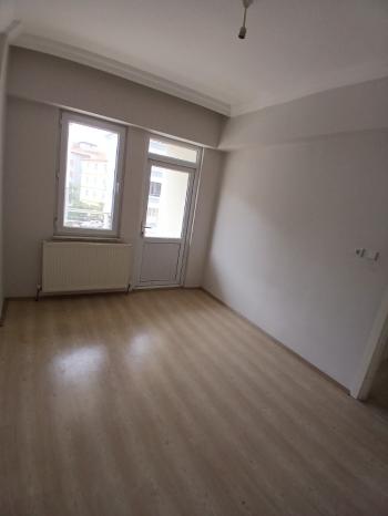 GÜVENAY - ÇORUM ULUKAVAK MAH. DR. SADIK AHMET CADDESİ ÜZERİNDE KİRALIK 3+1 DAİRE