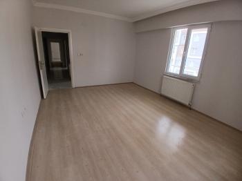 GÜVENAY - ÇORUM ULUKAVAK MAH. DR. SADIK AHMET CADDESİ ÜZERİNDE KİRALIK 3+1 DAİRE