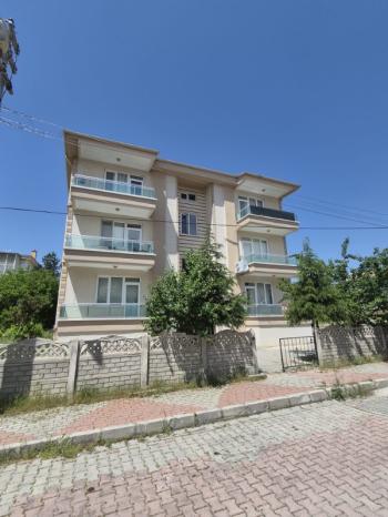 AFYON ÜÇOK EMLAKTAN ALİ İHSAN PAŞA MAH KİRALIK 3+1 TEMİZ BAKIMLI DAİRE