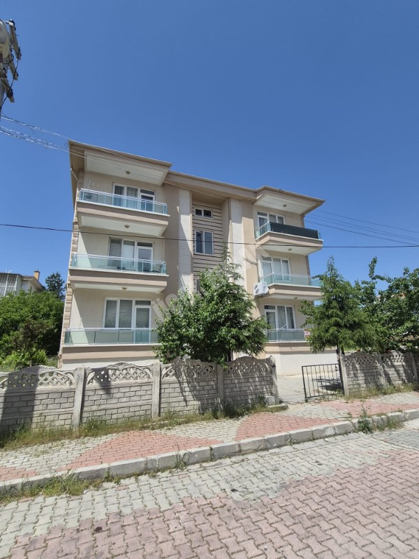 AFYON ÜÇOK EMLAKTAN ALİ İHSAN PAŞA MAH KİRALIK 3+1 TEMİZ BAKIMLI DAİRE