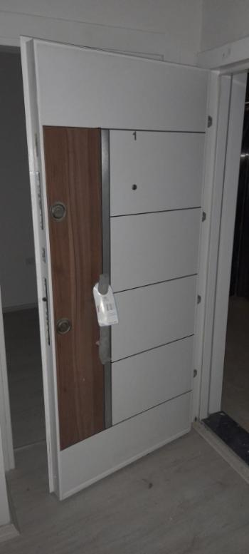 Antre Emlak'tan Satılık Bahçelievler'de Hastane Yanı Otoparklıi,Doğalgazlı Yüksek Giriş 1+1 Yeni Daire