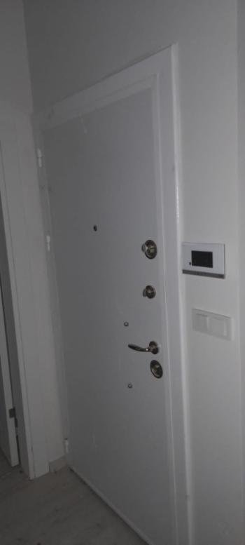 Antre Emlak'tan Satılık Bahçelievler'de Hastane Yanı Otoparklıi,Doğalgazlı Yüksek Giriş 1+1 Yeni Daire