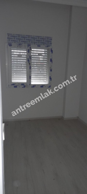 Antre Emlak'tan Satılık Bahçelievler'de Hastane Yanı Otoparklıi,Doğalgazlı Yüksek Giriş 1+1 Yeni Daire