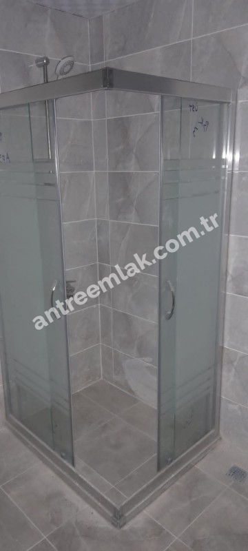 Antre Emlak'tan Satılık Bahçelievler'de Hastane Yanı Otoparklıi,Doğalgazlı Yüksek Giriş 1+1 Yeni Daire