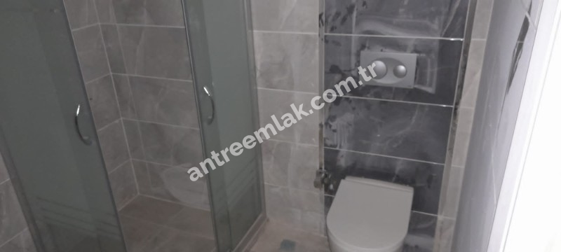 Antre Emlak'tan Satılık Bahçelievler'de Hastane Yanı Otoparklıi,Doğalgazlı Yüksek Giriş 1+1 Yeni Daire