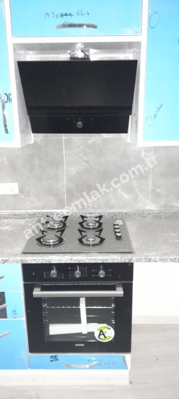 Antre Emlak'tan Satılık Bahçelievler'de Hastane Yanı Otoparklıi,Doğalgazlı Yüksek Giriş 1+1 Yeni Daire