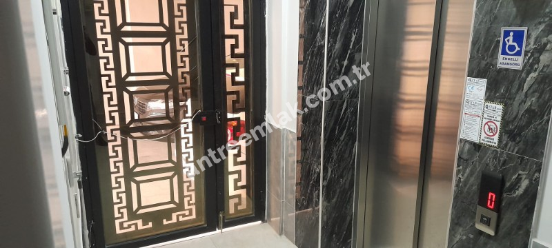 Antre Emlak'tan Satılık Bahçelievler'de Hastane Yanı Otoparklıi,Doğalgazlı Yüksek Giriş 1+1 Yeni Daire