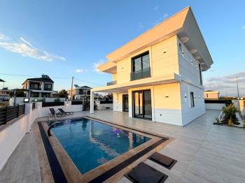 Didim'de Satılık Tam Müstakil 4+1 Villa