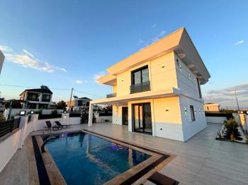 Didim'de Satılık Tam Müstakil 4+1 Villa
