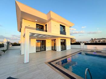 Didim'de Satılık Tam Müstakil 4+1 Villa