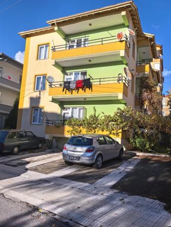 GÜVENAY - ÇORUM KALE MAH. MUTLU CADDESİ CİVARI 3+1 SATILIK DAİRE