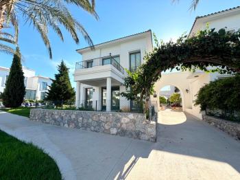 Girne Alsancak Kıbrıs Town Houses Havuz Manzaralı Özel Bahçeli Satılık 2+1 Daire