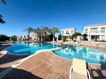 Girne Alsancak Kıbrıs Town Houses Havuz Manzaralı Özel Bahçeli Satılık 2+1 Daire