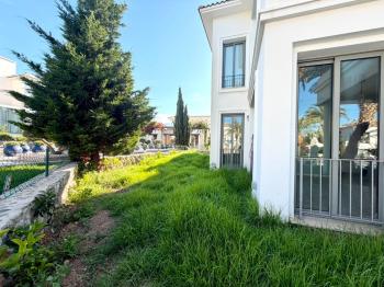 Girne Alsancak Kıbrıs Town Houses Havuz Manzaralı Özel Bahçeli Satılık 2+1 Daire
