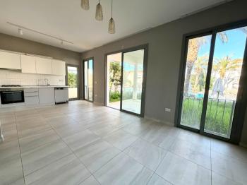 Girne Alsancak Kıbrıs Town Houses Havuz Manzaralı Özel Bahçeli Satılık 2+1 Daire