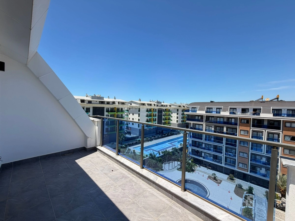 Luxury 3+1 Duplex Near Sea