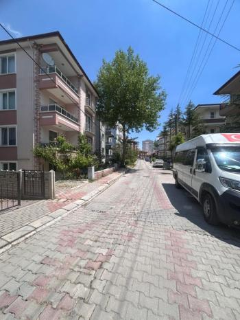 AFYON ÜÇOK EMLAKTAN ESENTEPE MAH KİRALIK TEMİZ BAKIMLI 2+1 DAİRE