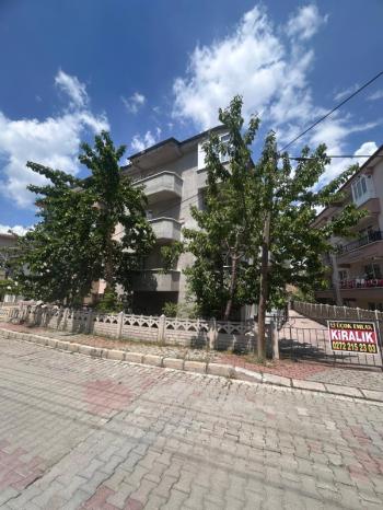 AFYON ÜÇOK EMLAKTAN ESENTEPE MAH KİRALIK TEMİZ BAKIMLI 2+1 DAİRE