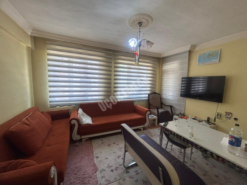 AFYON ÜÇOK EMLAKTAN ESENTEPE MAH KİRALIK TEMİZ BAKIMLI 2+1 DAİRE