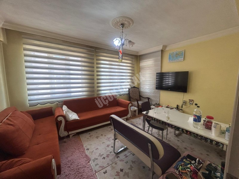 AFYON ÜÇOK EMLAKTAN ESENTEPE MAH KİRALIK TEMİZ BAKIMLI 2+1 DAİRE