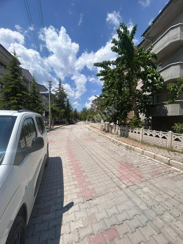 AFYON ÜÇOK EMLAKTAN ESENTEPE MAH KİRALIK TEMİZ BAKIMLI 2+1 DAİRE