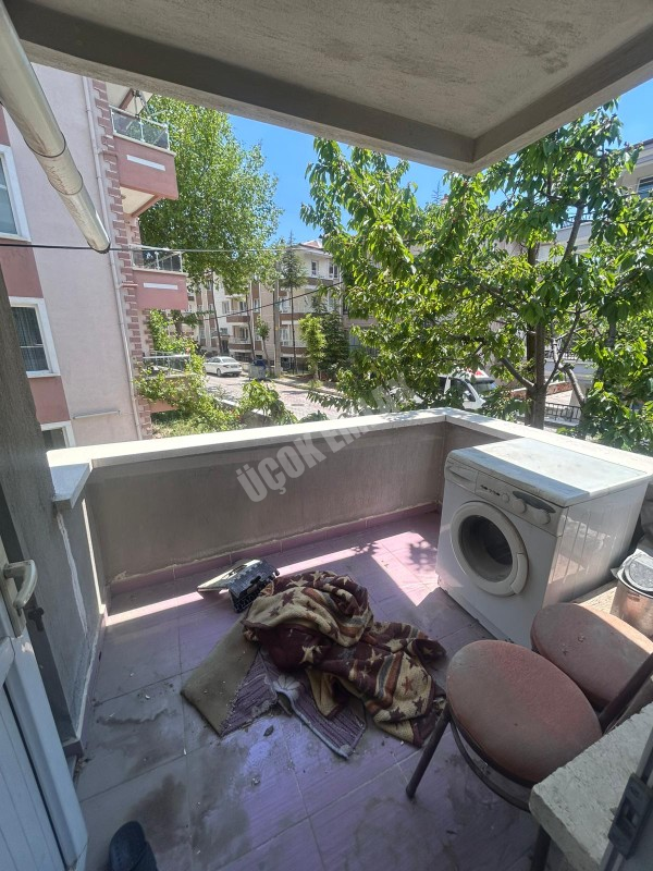 AFYON ÜÇOK EMLAKTAN ESENTEPE MAH KİRALIK TEMİZ BAKIMLI 2+1 DAİRE