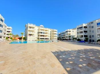 Didim Çamlık'ta Ünlü Royal Marina Complex İçinde Satılık Havuz Gören Eşyalı Giriş Kat Daire