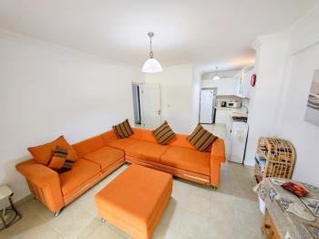 Didim Çamlık'ta Ünlü Royal Marina Complex İçinde Satılık Havuz Gören Eşyalı Giriş Kat Daire