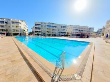 Didim Çamlık'ta Ünlü Royal Marina Complex İçinde Satılık Havuz Gören Eşyalı Giriş Kat Daire