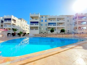 Didim Çamlık'ta Ünlü Royal Marina Complex İçinde Satılık Havuz Gören Eşyalı Giriş Kat Daire