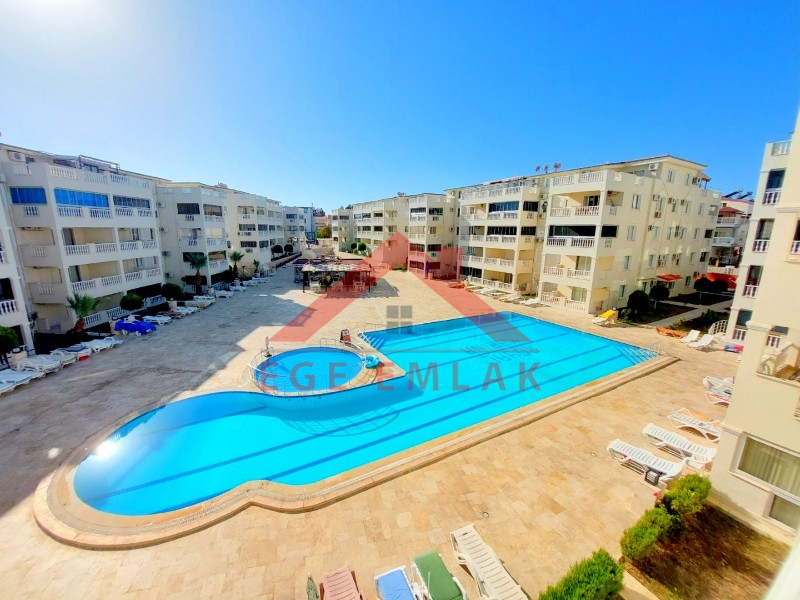 Didim Çamlık'ta Ünlü Royal Marina Complex İçinde Satılık Havuz Gören Eşyalı Giriş Kat Daire