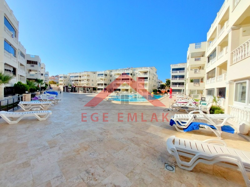 Didim Çamlık'ta Ünlü Royal Marina Complex İçinde Satılık Havuz Gören Eşyalı Giriş Kat Daire