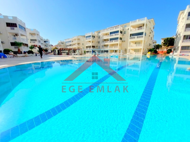 Didim Çamlık'ta Ünlü Royal Marina Complex İçinde Satılık Havuz Gören Eşyalı Giriş Kat Daire